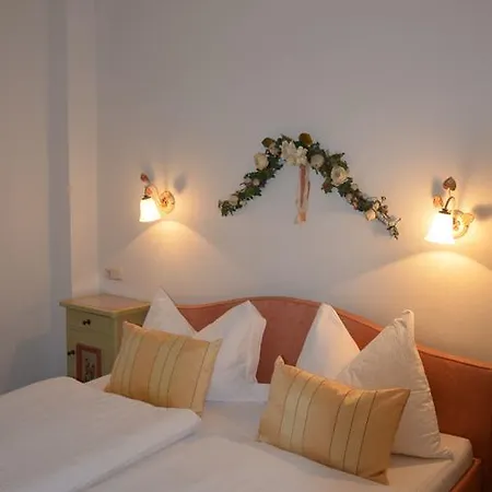 格劳施鲁索公寓 3* 蒂罗的圣约翰