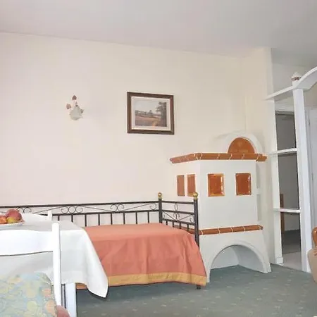 格劳施鲁索公寓 3*