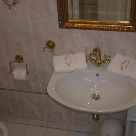 格劳施鲁索公寓 3* 蒂罗的圣约翰